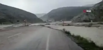 Ankara'da sağanak yağış köylere ulaşımı engelledi