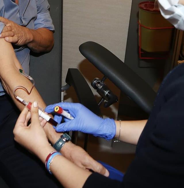 Jorge Jesus'un sağlık kontrolünde çok konuşulan detay! Kan alan hemşirenin bilekliği gündeme damga vurdu