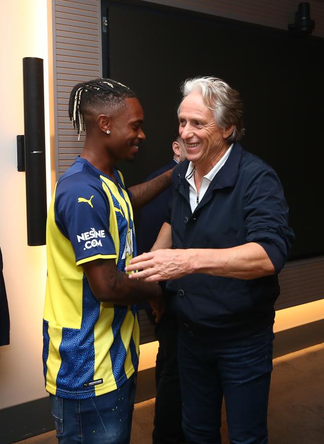 Son Dakika: Lincoln Henrique resmen Fenerbahçe'de! 4 yıllık sözleşme imzaladı Son Dakika: Lincoln Henrique resmen Fenerbahçe'de! 4 yıllık sözleşme imzaladı
