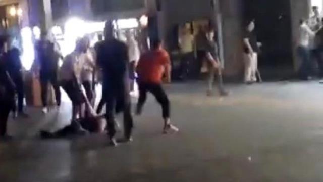 Alacak-verecek kavgası kanlı bitti! Yabancı uyruklu genç kalbinden bıçaklanarak öldürüldü Alacak-verecek kavgası kanlı bitti! Yabancı uyruklu genç kalbinden bıçaklanarak öldürüldü