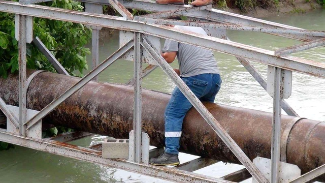 Serik'i besleyen ana boru patladı, su seviyesi 20 metre yükseldi Serik'i besleyen ana boru patladı, su seviyesi 20 metre yükseldi