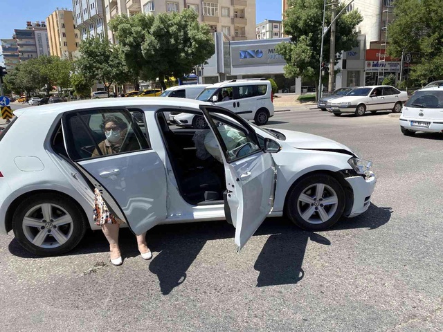 Noterden aracın devrini aldıktan dakikalar sonra kaza yaptı Noterden aracın devrini aldıktan dakikalar sonra kaza yaptı