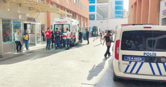 Cinnet getiren özel harekat polisi, eşine ve oğluna kurşun yağdırıp intihar etti Cinnet getiren özel harekat polisi, eşine ve oğluna kurşun yağdırıp intihar etti
