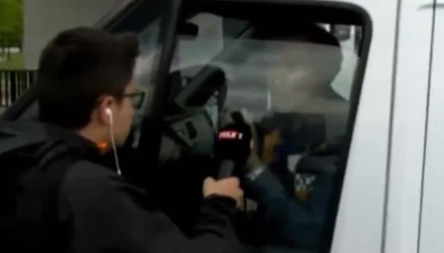 Fahrettin Koca, 'Sağlık Bakanı gelmezse kendimi patlatırım' protestosunda bulunan ambulans şoförüyle bir araya geldi Fahrettin Koca, 'Sağlık Bakanı gelmezse kendimi patlatırım' protestosunda bulunan ambulans şoförüyle bir araya geldi