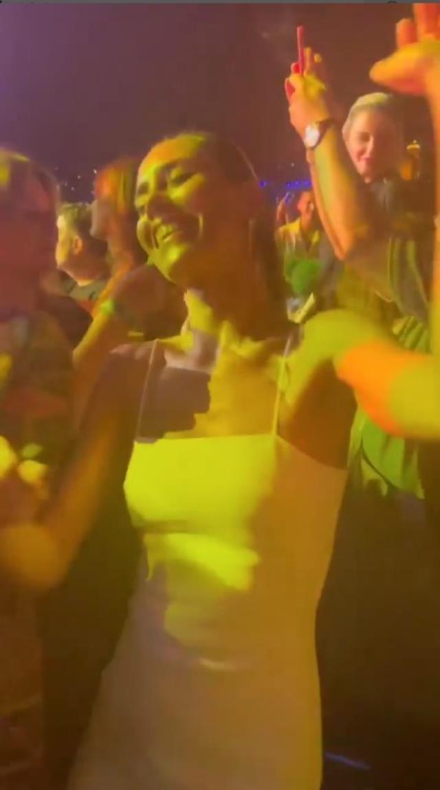 Oyuncu Cansu Dere, Tarkan'ın şarkılarında doyasıya dans etti