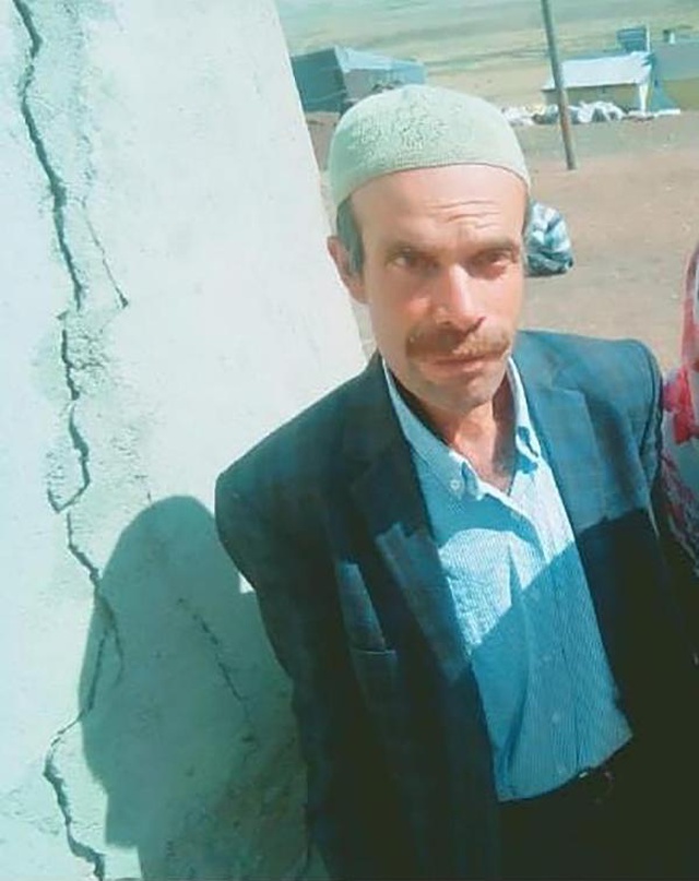 Ahırda kızgın boğasının boynuzlarıyla saldırdığı adam öldü, haberi alan köy yasa boğuldu Ahırda kızgın boğasının boynuzlarıyla saldırdığı adam öldü, haberi alan köy yasa boğuldu