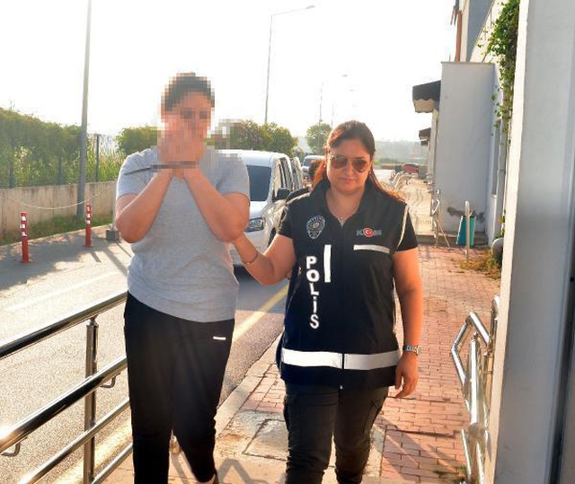 Hastaların ilaçlarını vermeyip, satan şebekeye operasyon; 7 gözaltı Hastaların ilaçlarını vermeyip, satan şebekeye operasyon; 7 gözaltı