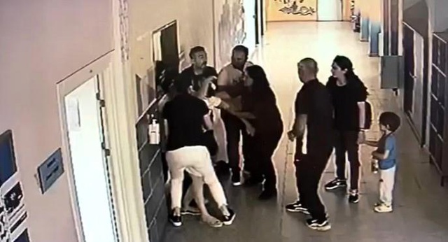 Nefes borusuna kuru üzüm kaçan öğretmeni meslektaşı kurtardı Nefes borusuna kuru üzüm kaçan öğretmeni meslektaşı kurtardı