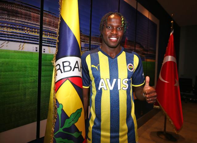 Son Dakika: Çubuklu formayı giydi! Bruma resmen Fenerbahçe'de