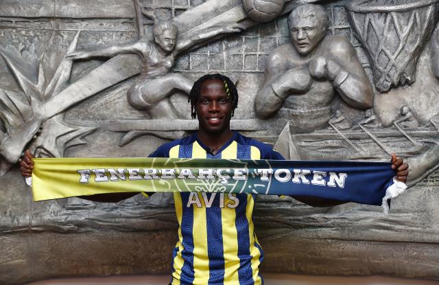 Son Dakika: Çubuklu formayı giydi! Bruma resmen Fenerbahçe'de