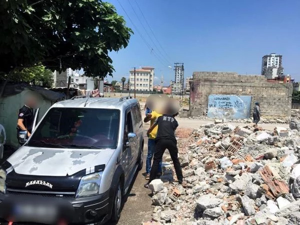 Polisten 'Cono Aşireti'nin mahallesine nefes kesen operasyon! Metruk binalar tek tek arandı