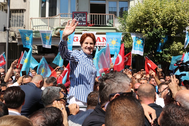 'Çiftçimiz fiyatlardan dolayı hayvanlarına oruç tutmayı öğretti' diyen Akşener'e vatandaştan tepki 'Çiftçimiz fiyatlardan dolayı hayvanlarına oruç tutmayı öğretti' diyen Akşener'e vatandaştan tepki
