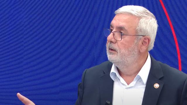 'Kral çıplak' çıkışıyla başlayan tartışmada tansiyon yükseliyor! Bülent Arınç'tan Metiner'e zehir zemberek sözler 'Kral çıplak' çıkışıyla başlayan tartışmada tansiyon yükseliyor! Bülent Arınç'tan Metiner'e zehir zemberek sözler