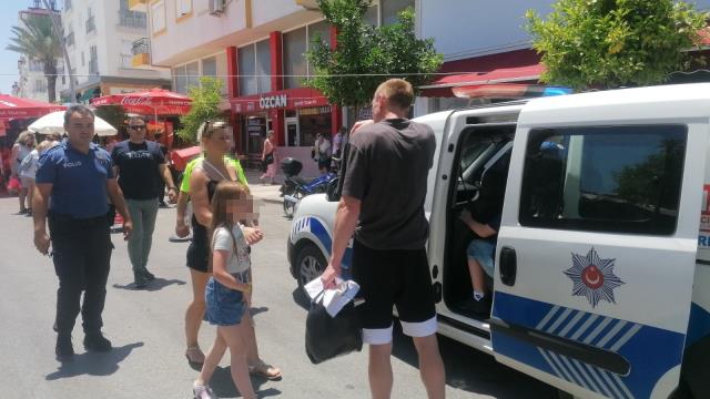 Pazardaki tezgahtan 2 adet saat çalan Rus turistlere esnaftan suçüstü, 50 euroyu alınca şikayetten vazgeçti