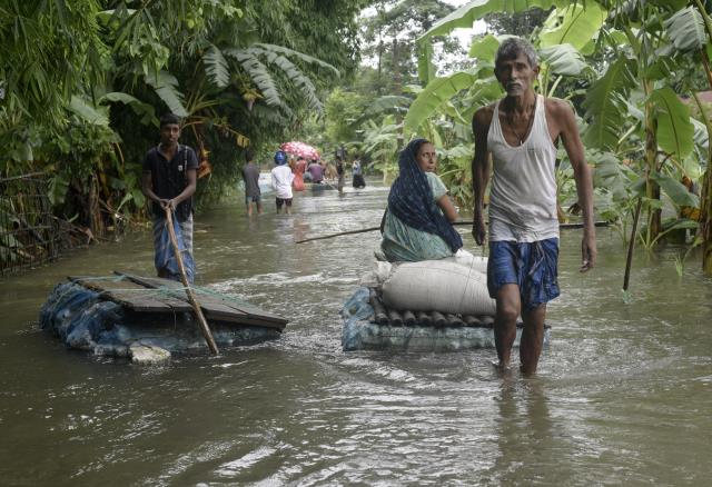 Hindistan ve Bangladeş'te muson yağmurları: 34 ölü