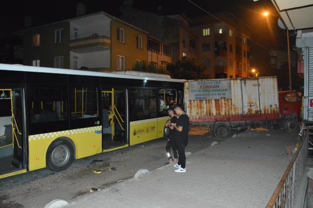 Kontrolden çıkan İETT otobüsü park halindeki 17 aracı biçti