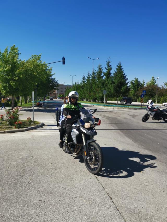 Öğrenciler sınava geç kaldı, tüm ümitlerin bittiği noktada polisler yardıma koştu Öğrenciler sınava geç kaldı, tüm ümitlerin bittiği noktada polisler yardıma koştu