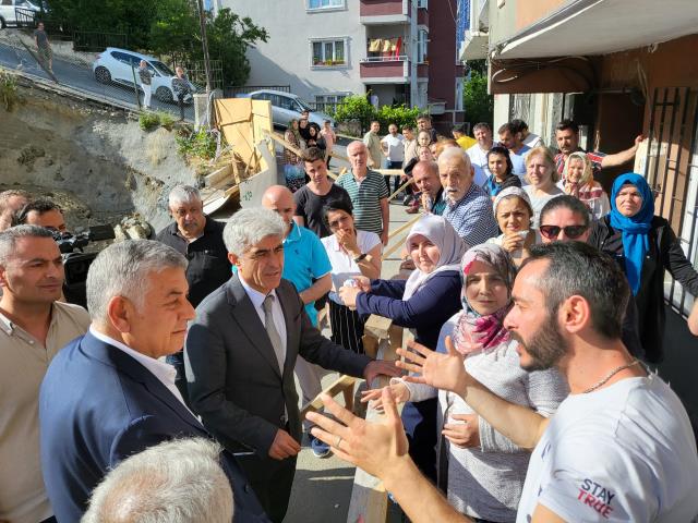 Sarıyer'de inşaat yüzünden çöken yol, arsa sahipleriyle mahallelileri karşı karşıya getirdi