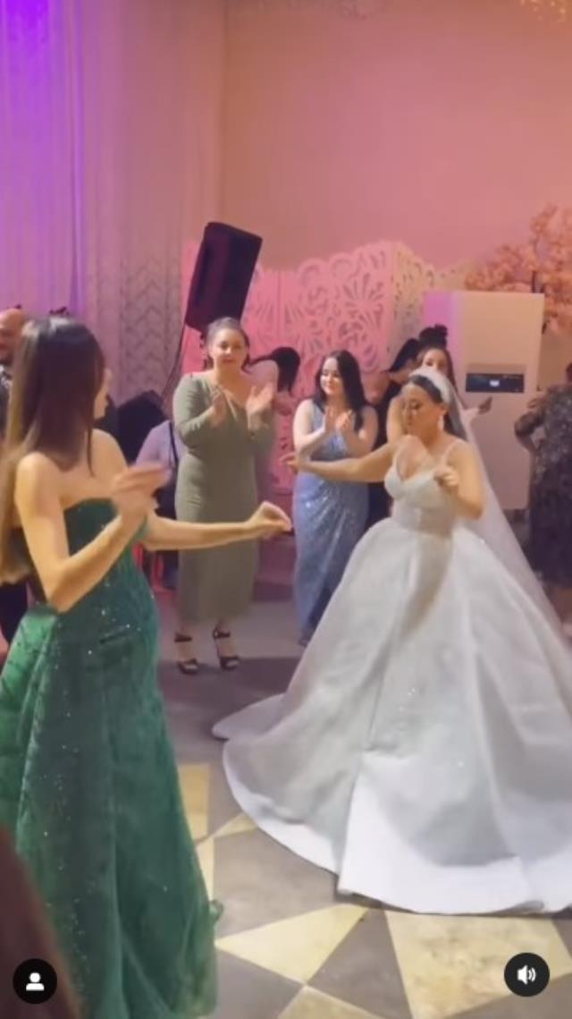 Bebek göründü! İkinci bebeğine hamile Amine Gülşe, görümcesinin düğünde göbek attı