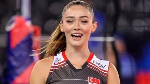 Birebir kopyası! Zehra Güneş'in kardeşini görenler şaşkınlıklarını gizleyemedi