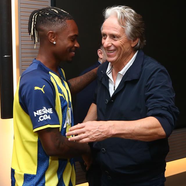 Daha oynamadan taraftarın sevgilisi oldu! Fenerbahçe'nin yeni transferi Lincoln, gol sevincinin sırrını açıkladı