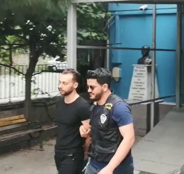 Eczane çalışanlarına küfürler savurup ölümle tehdit eden şüpheli gözaltında Eczane çalışanlarına küfürler savurup ölümle tehdit eden şüpheli gözaltında