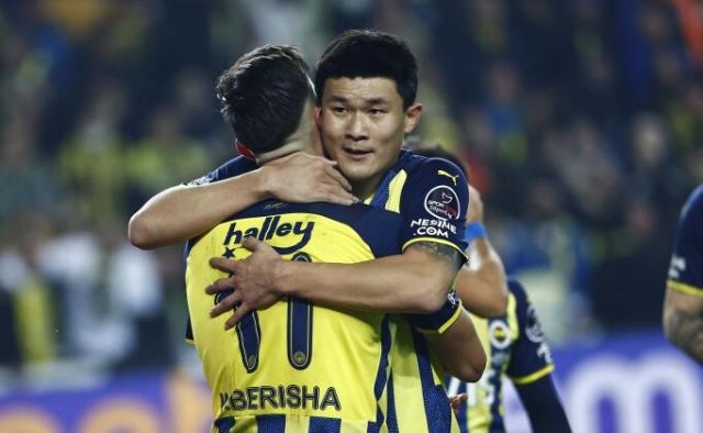 Fransa'dan Kim Min-Jae'ye sürpriz talip! Fenerbahçe en az 20 milyon euro istiyor Fransa'dan Kim Min-Jae'ye sürpriz talip! Fenerbahçe en az 20 milyon euro istiyor
