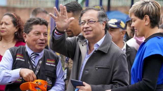 Kolombiya'da seçimler sonuçlandı! Kanlı eylemlerde adı geçen eski 'gerilla' Gustavo Petro Cumhurbaşkanı seçildi