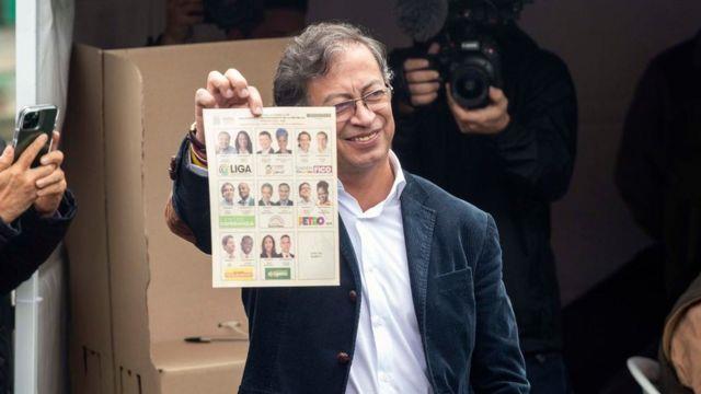 Kolombiya'da seçimler sonuçlandı! Kanlı eylemlerde adı geçen eski 'gerilla' Gustavo Petro Cumhurbaşkanı seçildi