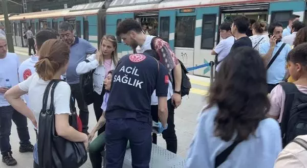 Marmaray'da raylara atlayan kişi hayatını kaybetti
