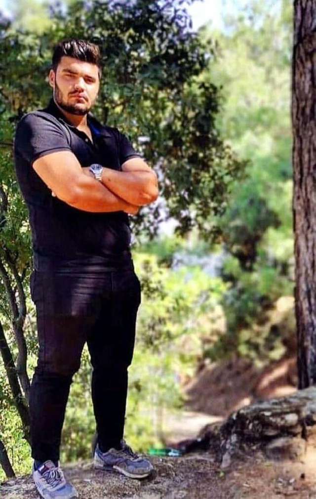 Oğlunu öldürüp sosyal medyadan paylaşımda bulunan baba, aynı silahla intihar etti: Oğlumu onların ellerine bırakamam Oğlunu öldürüp sosyal medyadan paylaşımda bulunan baba, aynı silahla intihar etti: Oğlumu onların ellerine bırakamam