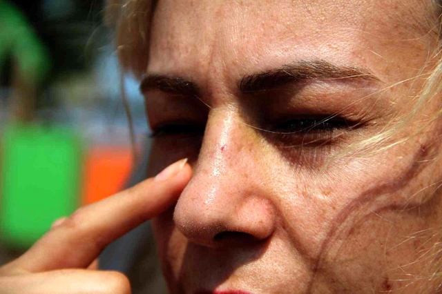Salıncağa binen iki genç kız, 'çakmak' isteyen şahsa olmadığını söyleyince darp edildi Salıncağa binen iki genç kız, 'çakmak' isteyen şahsa olmadığını söyleyince darp edildi