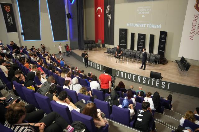 Acun Ilıcalı Acunmedya Akademi Mezuniyet Töreni'ne katıldı Acun Ilıcalı Acunmedya Akademi Mezuniyet Töreni'ne katıldı