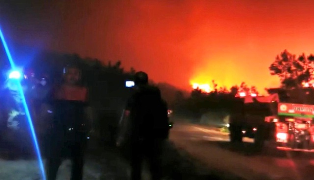 Marmaris'teki orman yangını etkisini artırarak devam ediyor! Bölgede tahliyeler başladı Marmaris'teki orman yangını etkisini artırarak devam ediyor! Bölgede tahliyeler başladı
