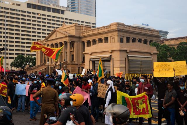 Başbakan bizzat duyurdu! Aylardır ekonomik krizle boğuşan Sri Lanka'da ülke ekonomisi tamamen çöktü