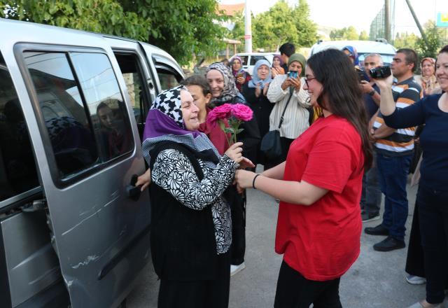 Son dakika! Şiddet uygulayan kocasını öldüren Fatma tahliye edildi, kayınvalidesi sevinçten ağladı (2)
