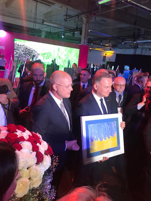 Suna Koçal Polonya'da mülteci çocuklarla ebru yaptı