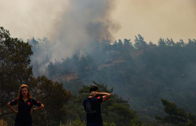 Marmaris'teki yangında son durum! Söndürme çalışmaları aralıksız devam ediyor