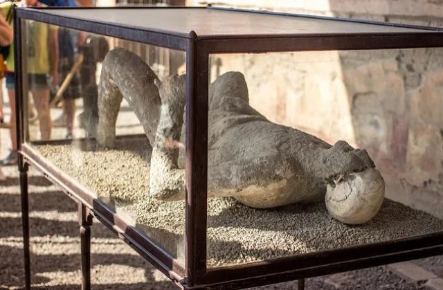 Mastürbasyon yaparken öldüğü iddia edilen Pompeiili adamın acı hikayesi