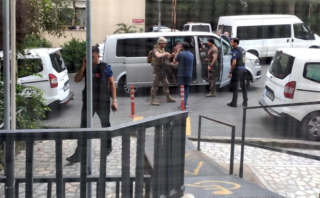 Şişli'de film gibi olay: Rehin alınan genç kadın servis elemanının ihbarıyla kurtarıldı