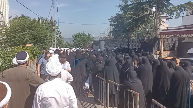 Yakınları ve sevenleri son yolculuğu öncesi Mahmut Ustaosmanoğlu'nun evine akın etti