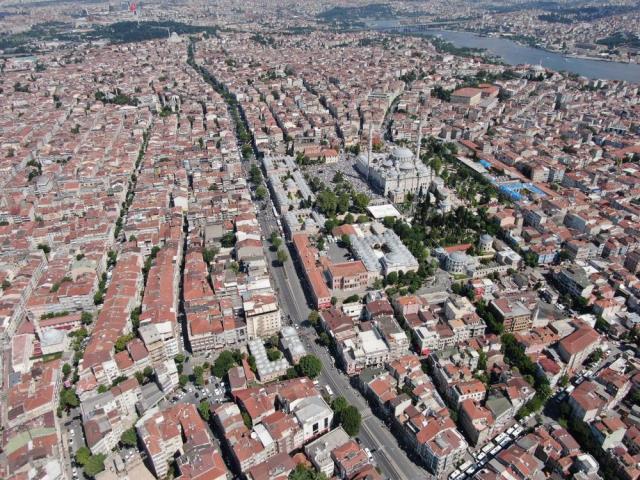 Mahmut Ustaosmanoğlu cenazesine binlerce kişi akın etti! Yoğunluk drone ile havadan görüntülendi Mahmut Ustaosmanoğlu cenazesine binlerce kişi akın etti! Yoğunluk drone ile havadan görüntülendi