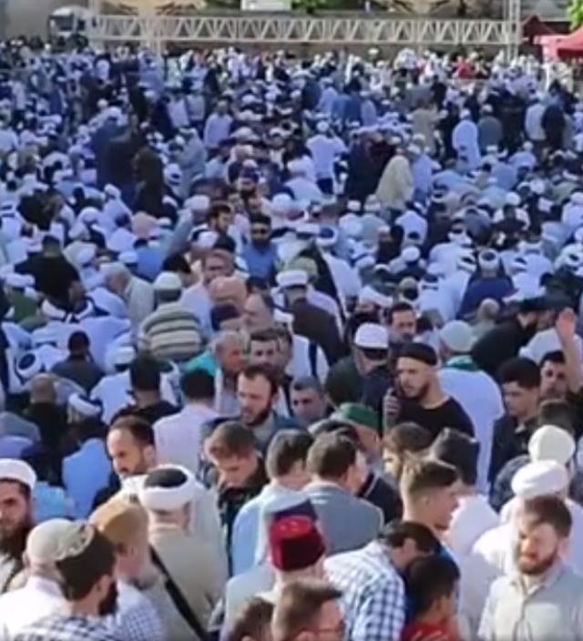 Onlarca kişi Fatih Camii'ne akın etti! İsmailağa cemaati lideri Mahmut Ustaosmanoğlu son yolculuğuna uğurlanıyor