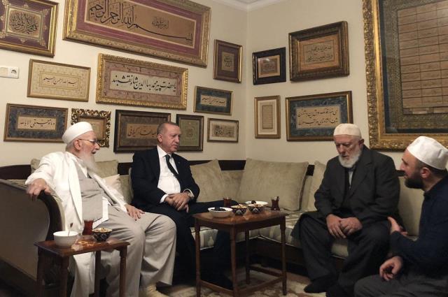 Erdoğan'ın 2 yıl önceki ziyaretiyle gündem olmuştu! İsmailağa Cemaati'nin yeni lideri Hasan Kılıç kimdir?