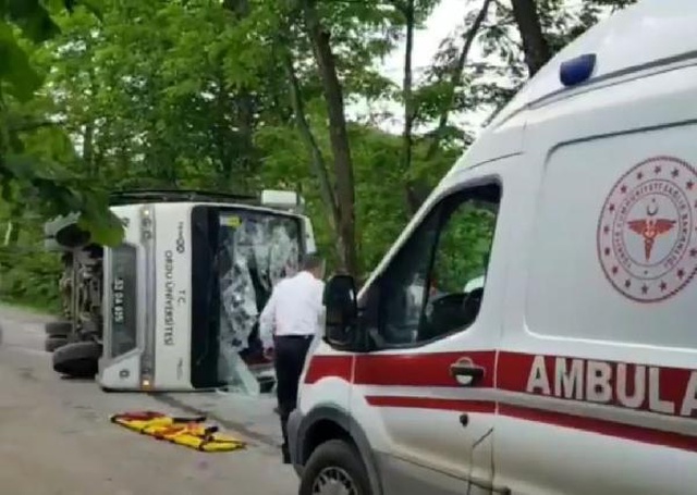 Son dakika... Ordu'da öğretim görevlilerinin midibüsü devrildi: Dekan öldü, 19 yaralı Son dakika... Ordu'da öğretim görevlilerinin midibüsü devrildi: Dekan öldü, 19 yaralı