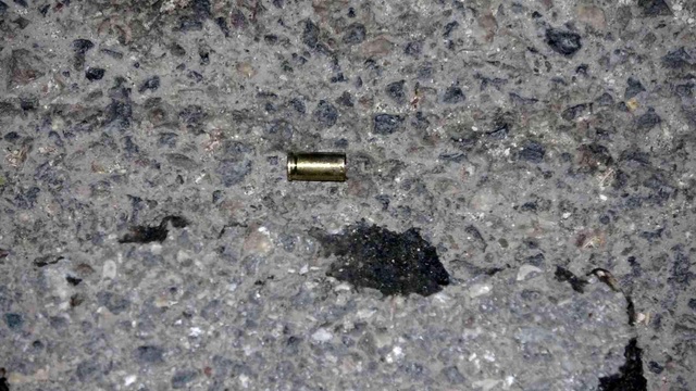 Misafirliği gittiği evde balkona çıkınca kurşun yağmuruna tutuldu