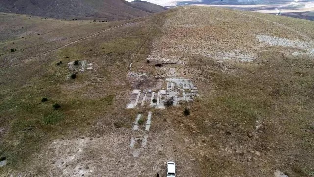 Yabancıların yaptığı sondaj çalışmalarında petrol bulunan kuyular 'yetersiz' denilerek betonla kapatıldı