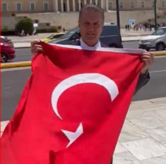 Yunanistan'da Türk bayrağı açan Mustafa Sarıgül saldırıya uğradı Yunanistan'da Türk bayrağı açan Mustafa Sarıgül saldırıya uğradı