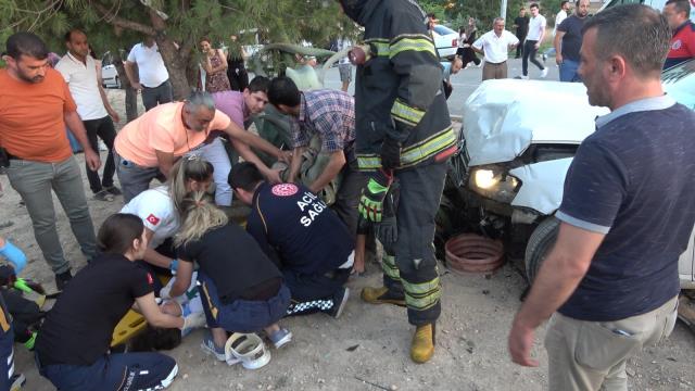Çarpışıp sürüklenen araçlar bebek arabası ve yayalara çarptı: 1 ölü 7 yaralı