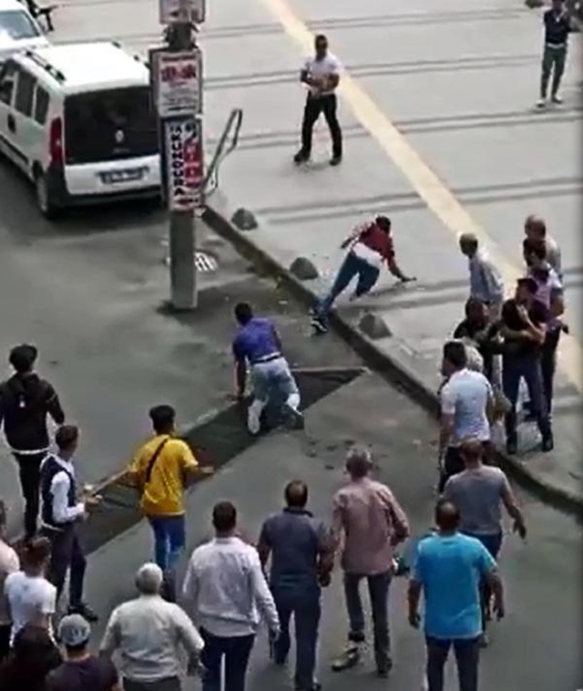 Cumhurbaşkanı Erdoğan'a ve çevredekilere hakaret eden iki şahıs tutuklandı Cumhurbaşkanı Erdoğan'a ve çevredekilere hakaret eden iki şahıs tutuklandı